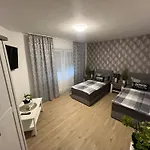 Viktoria Apartment *